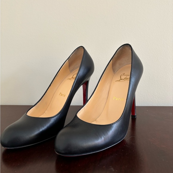 Christian Louboutin Round Toe Pumps in Black Leather - Picture 3 of 7